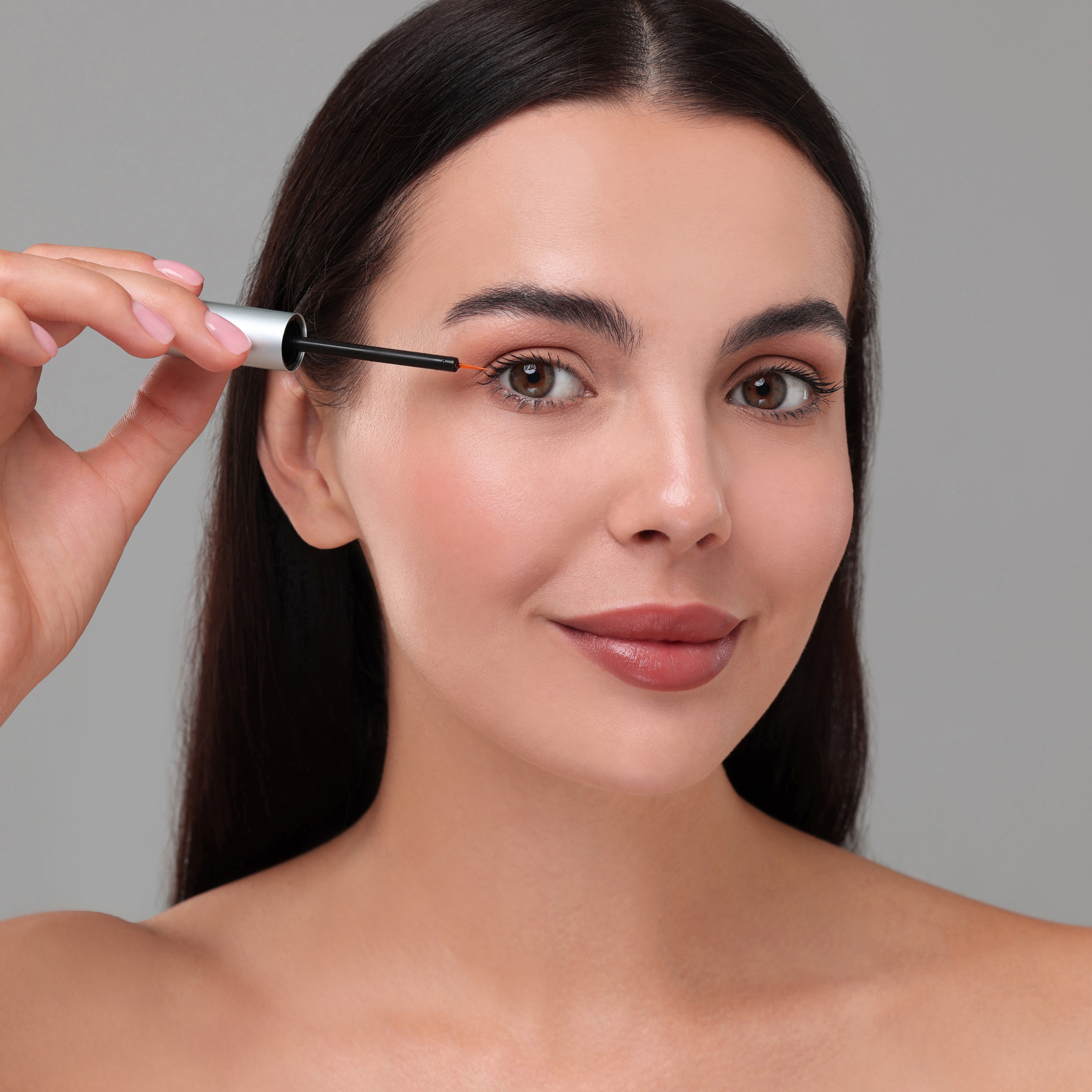Benefits of lash serum The benefits of eyelash serums for all ages, emphasizing improved lash health and appearance with quality ingredients